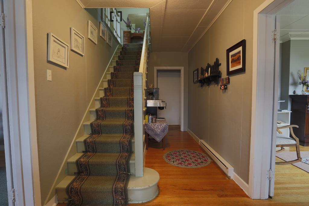Meems Elliston B&B Buitenkant foto
