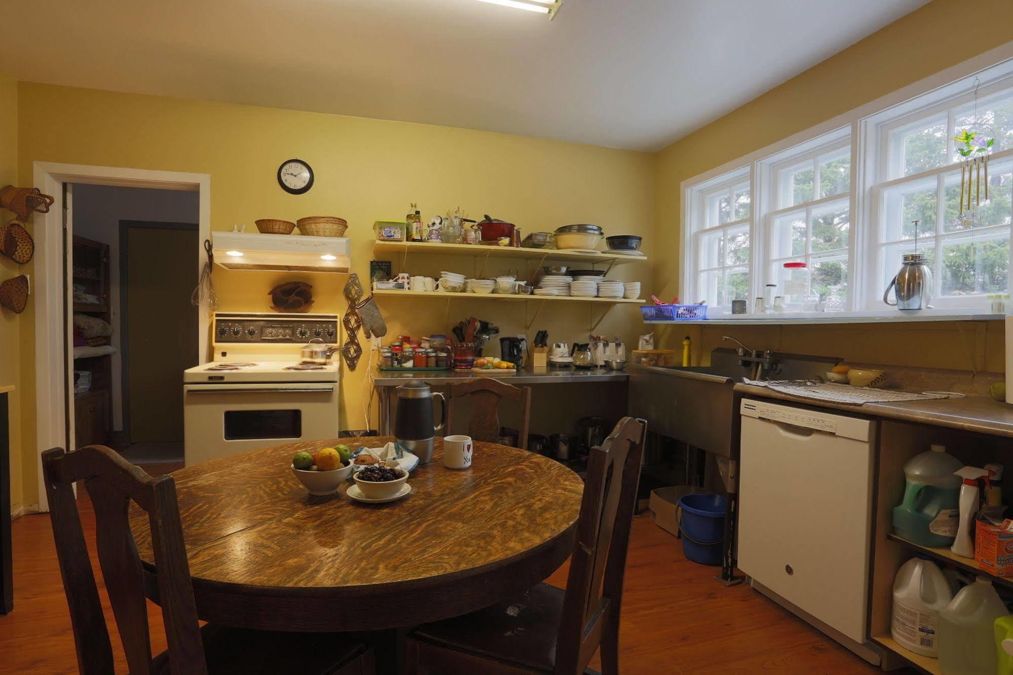 Meems Elliston B&B Buitenkant foto
